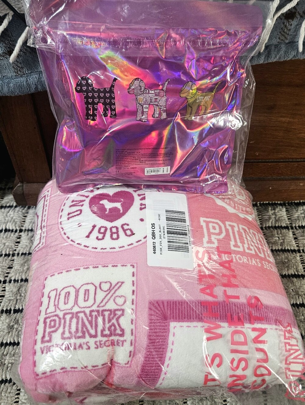 PINK VS PINK FRIDAY COZY SHERPA THROW BLANKET 50x60 & MYSTERY DOG BUNDLE new